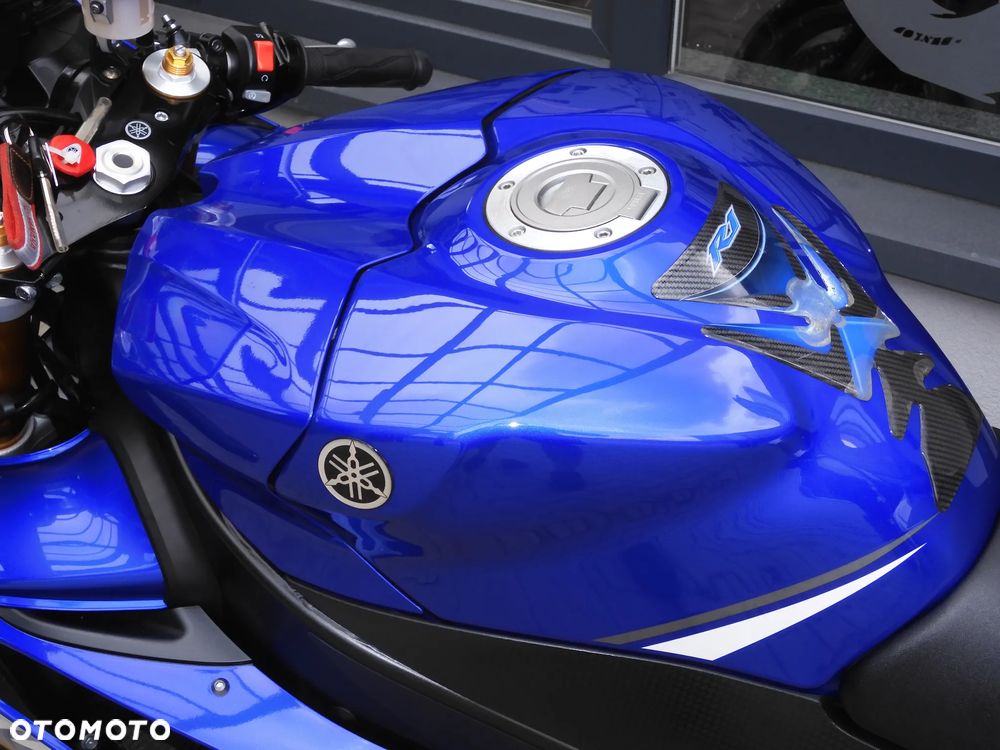 Yamaha R1 - 35