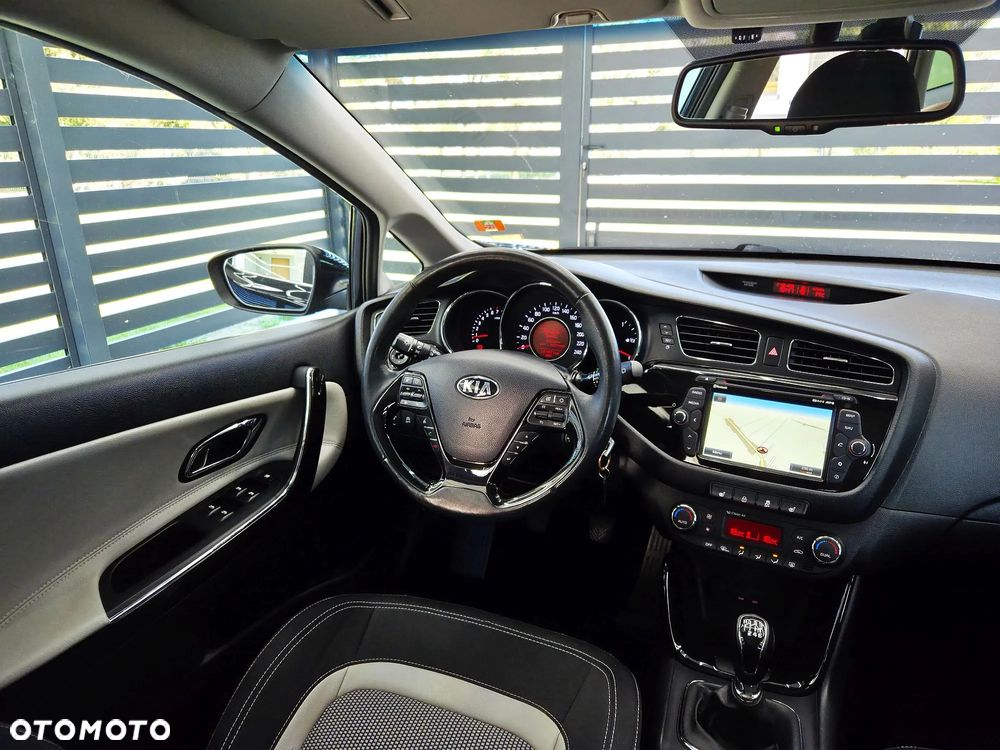 Kia Ceed 1.6 GDI Dream Team Edition - 8