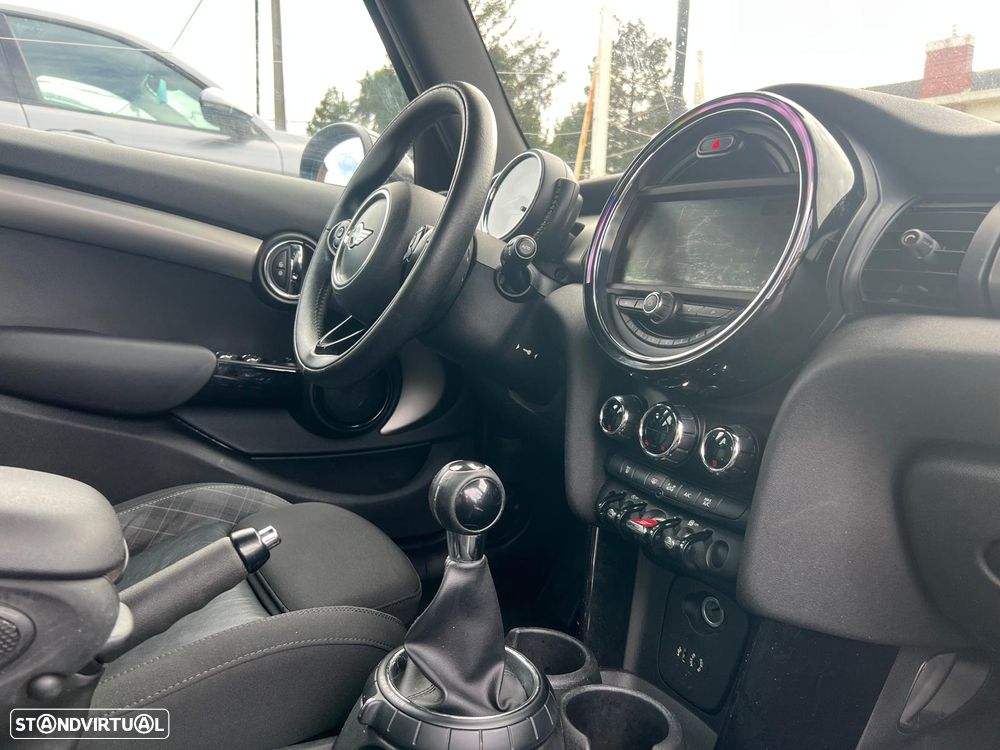 MINI 5 Portas Cooper D - 17