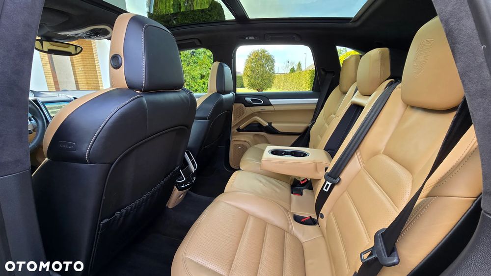 Porsche Cayenne - 24