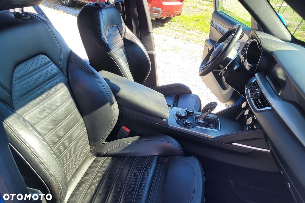 Alfa Romeo Stelvio 2.0 Turbo 16V AT8-Q4 Ti - 26