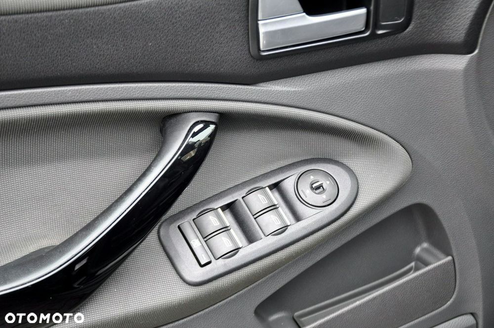 Ford Kuga - 37