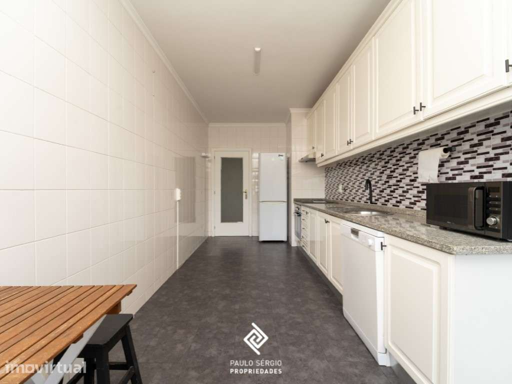 Apartamento T1+1 para arrendar na Avenida António Coelho Moreira em... - Grande imagem: 4/11