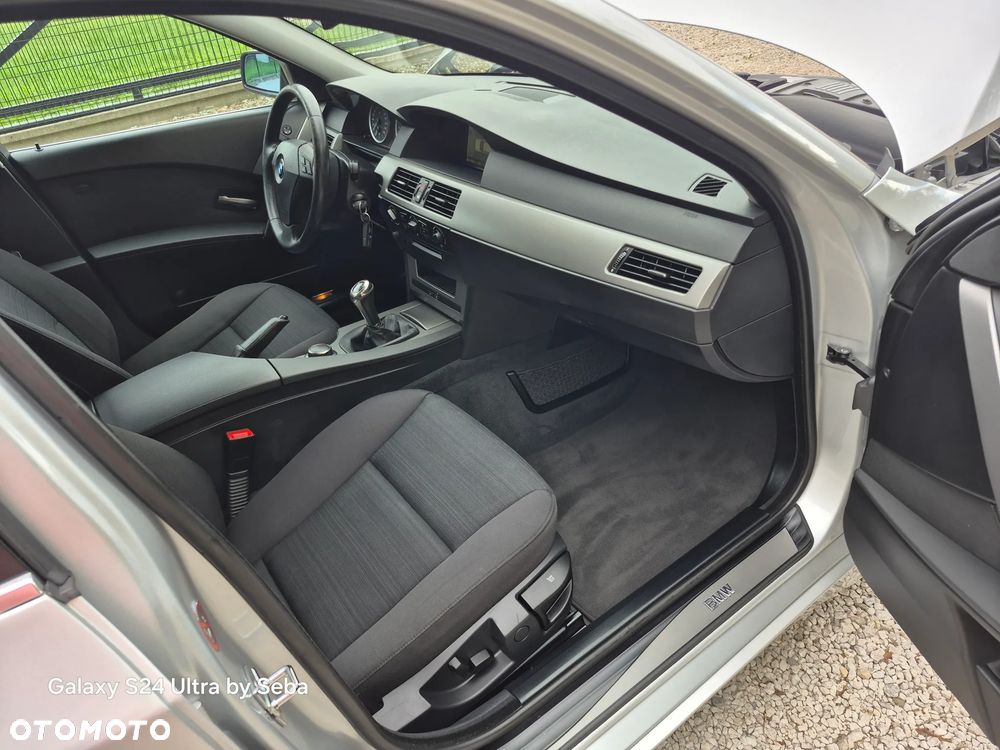 BMW Seria 5 523i - 24