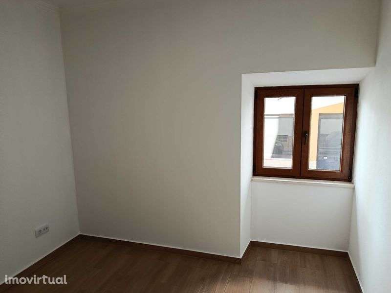 Moradia T4 ou T2+T2 - Grande imagem: 2/12