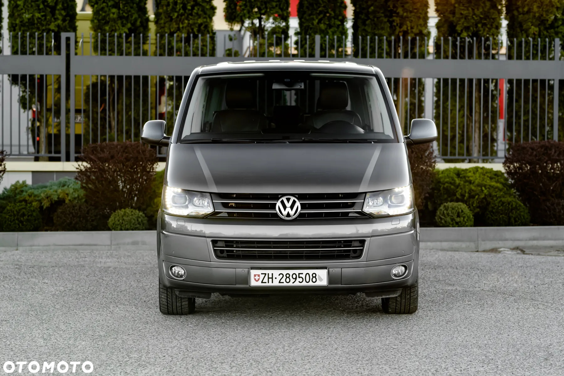 Volkswagen Multivan - 13