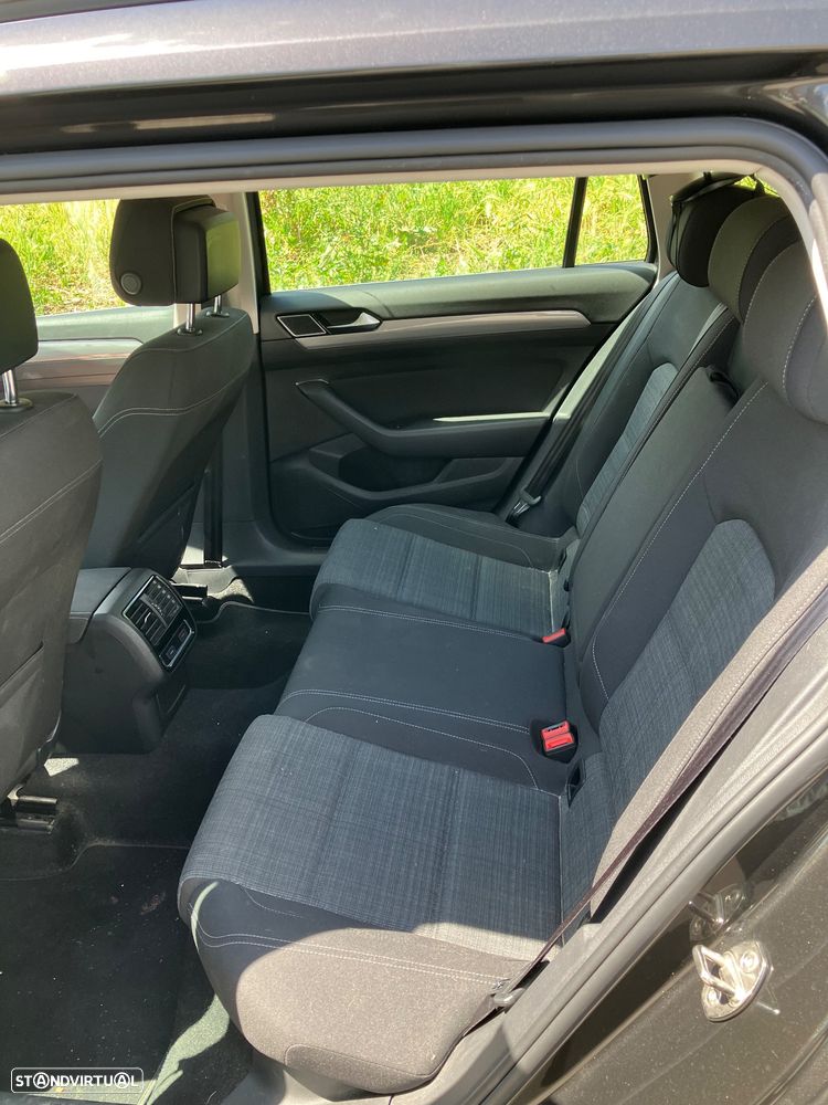 VW Passat Variant - 13