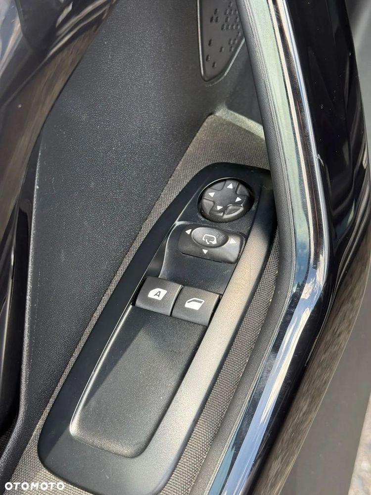 Peugeot 208 82 PureTech Style - 11