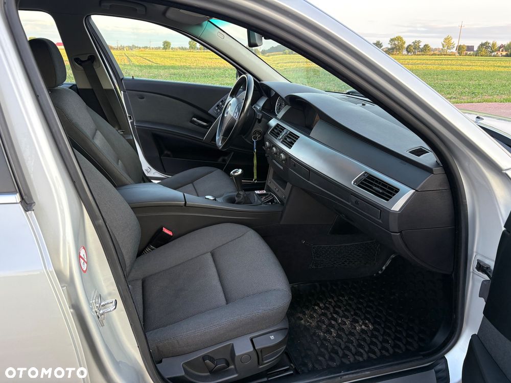 BMW Seria 5 520i - 24