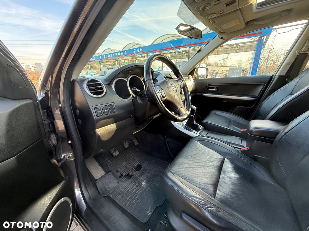 Suzuki Grand Vitara 2.4 De Luxe - 24
