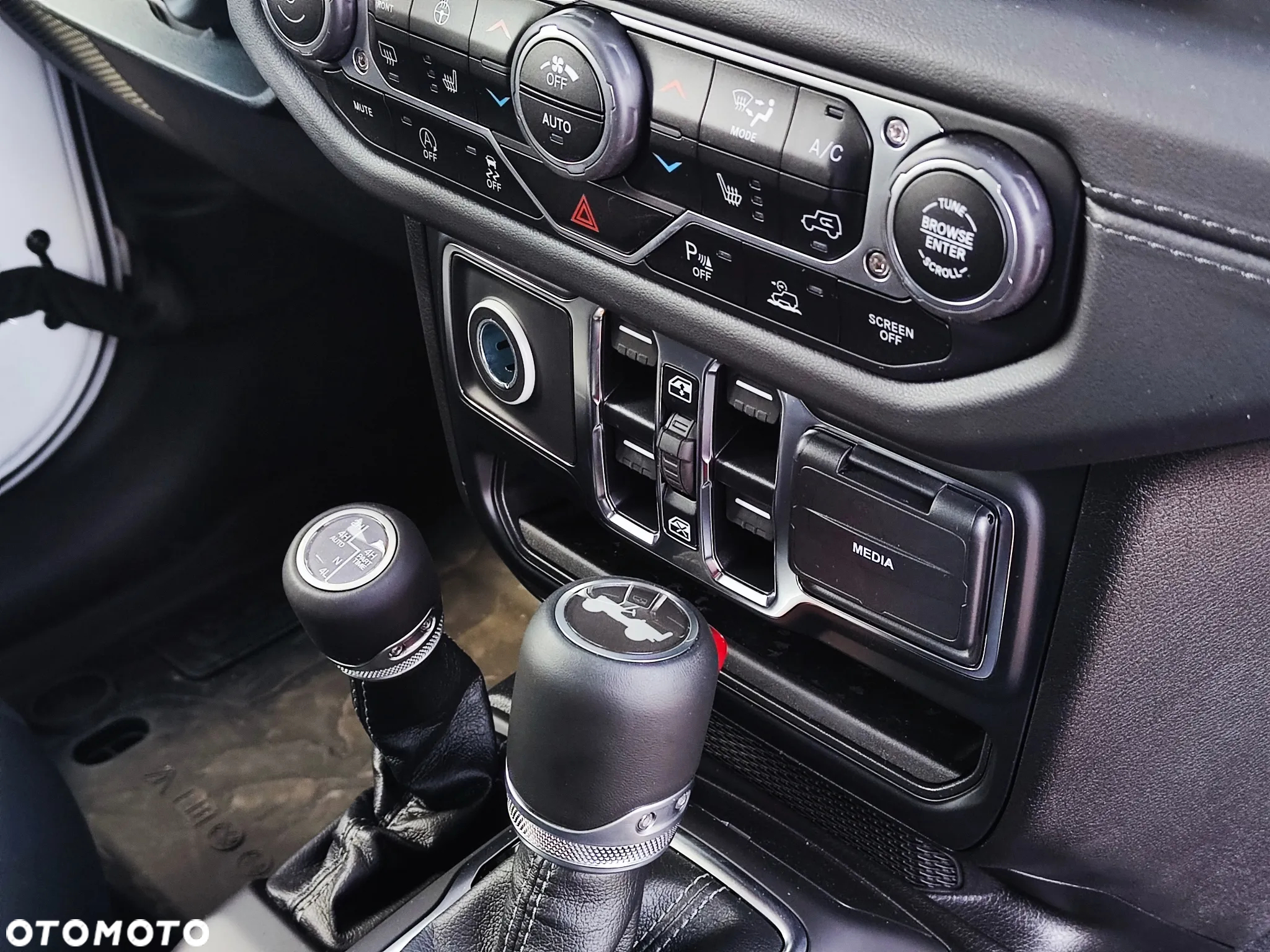 Jeep Wrangler Unlimited GME 2.0 Turbo Sahara - 19