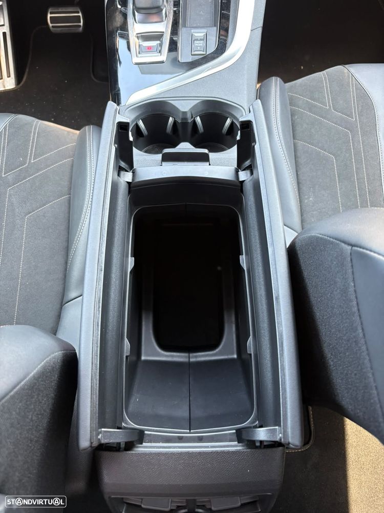 Peugeot 3008 1.6 Hybrid GT Pack e-EAT8 - 29