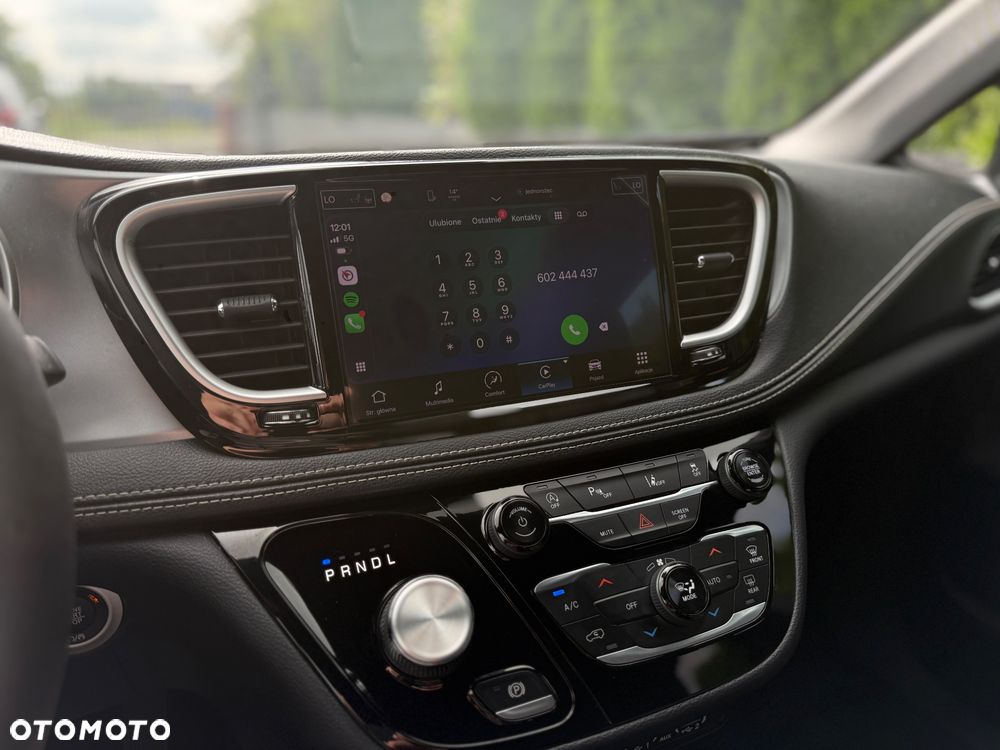 Chrysler Pacifica - 25