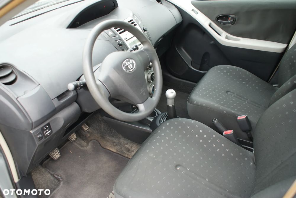 Toyota Yaris - 4