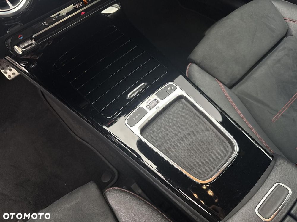 Mercedes-Benz CLA - 11