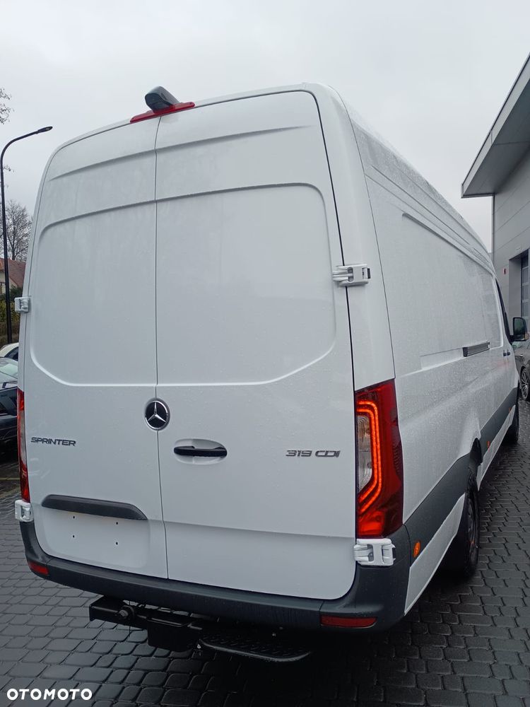 Mercedes-Benz Sprinter 319 furgon Ekstra długi - 3