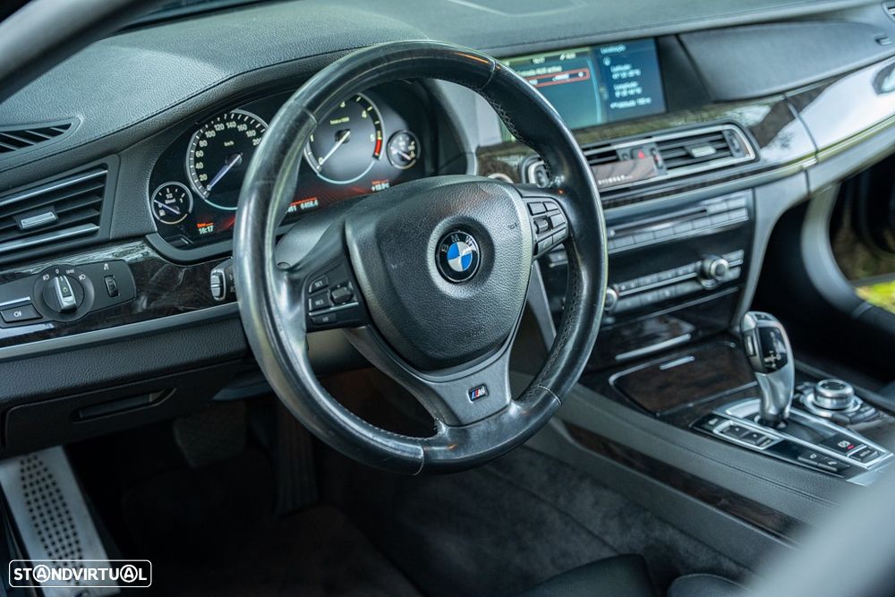 BMW 740 d Pack M - 27