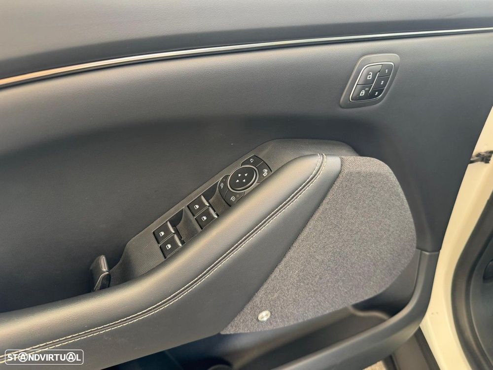 Ford Mustang Mach-E 75.7 kWh Base - 18