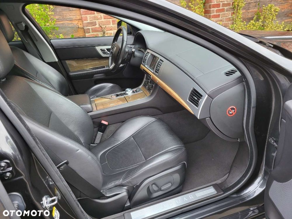 Jaguar XF - 24
