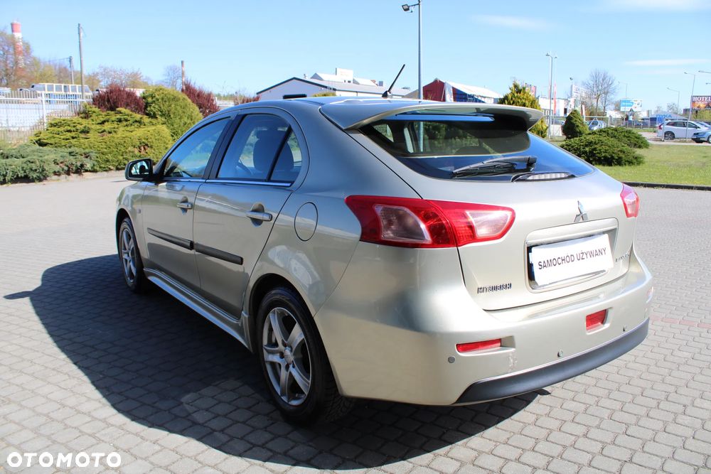 Mitsubishi Lancer 1.8 Invite - 5