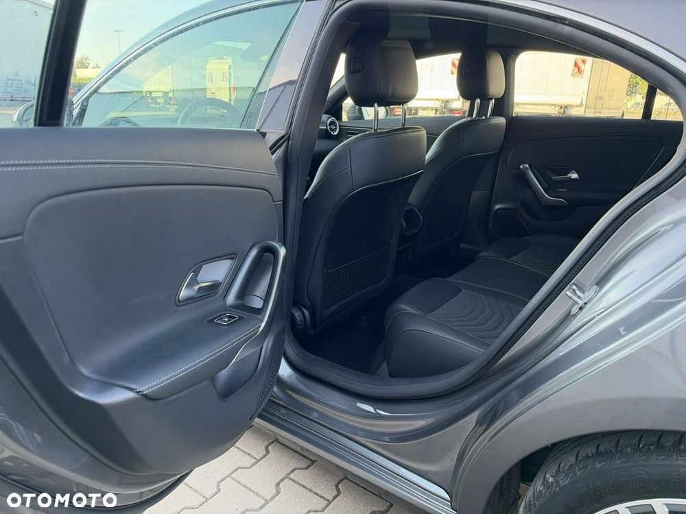 Mercedes-Benz CLA 180 7G-DCT - 14