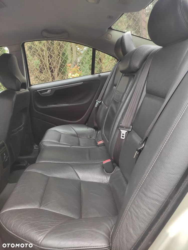 Volvo S60 2.4 D - 10