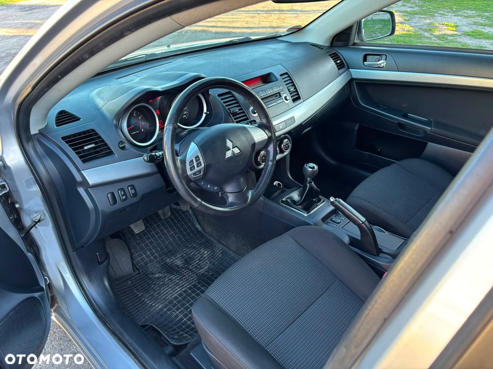 Mitsubishi Lancer 1.6 Invite - 11