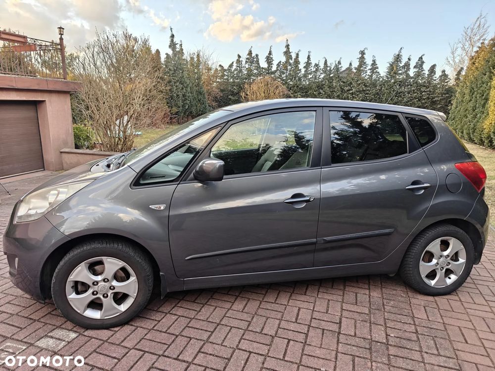 Kia Venga - 4