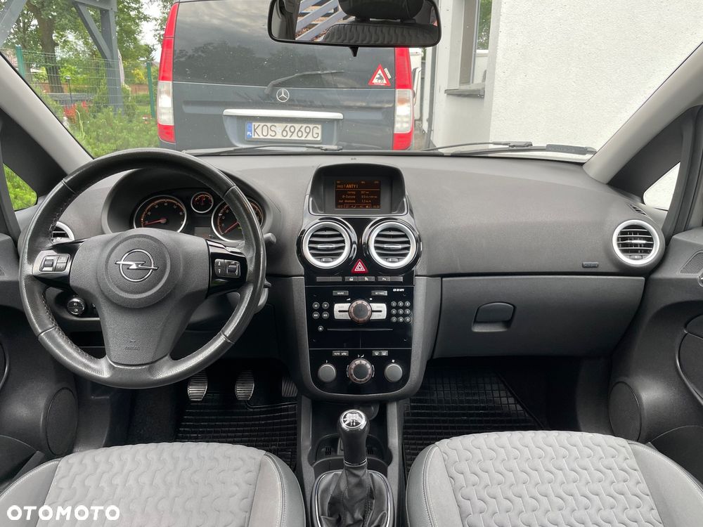 Opel Corsa 1.4 16V Cosmo - 8