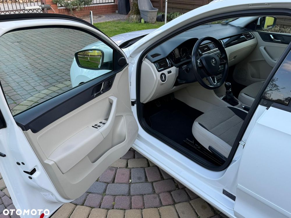 Skoda RAPID 1.6 TDI DPF Style Plus - 10