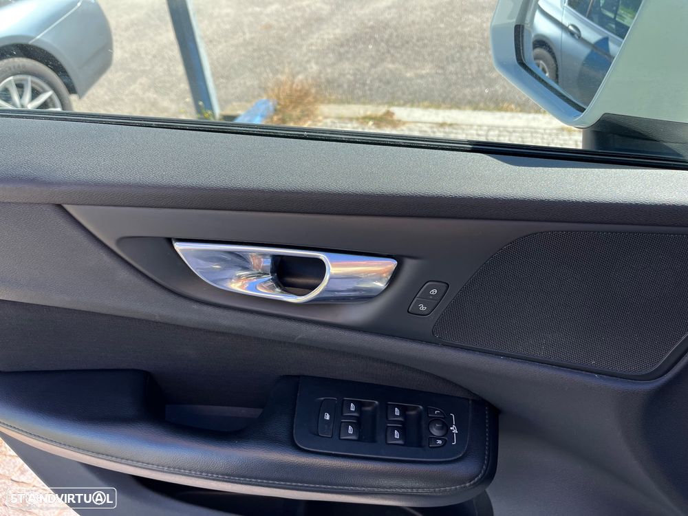Volvo V60 2.0 D3 Momentum Plus - 22