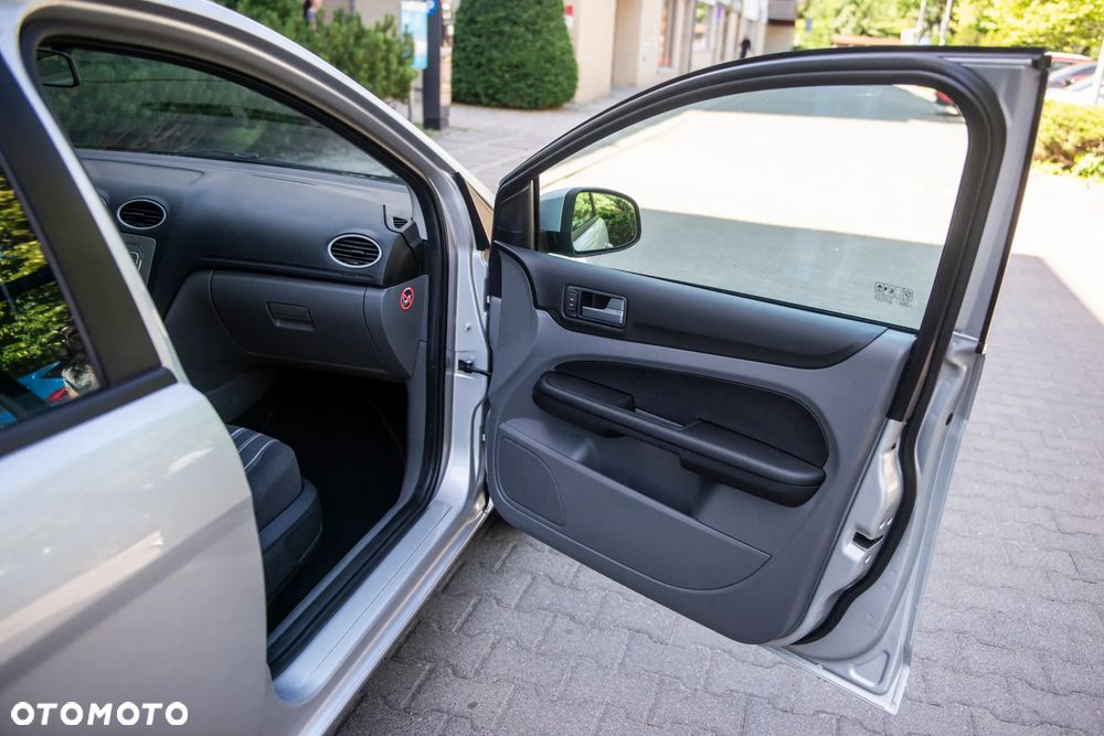 Ford Focus 1.6 16V Style - 24