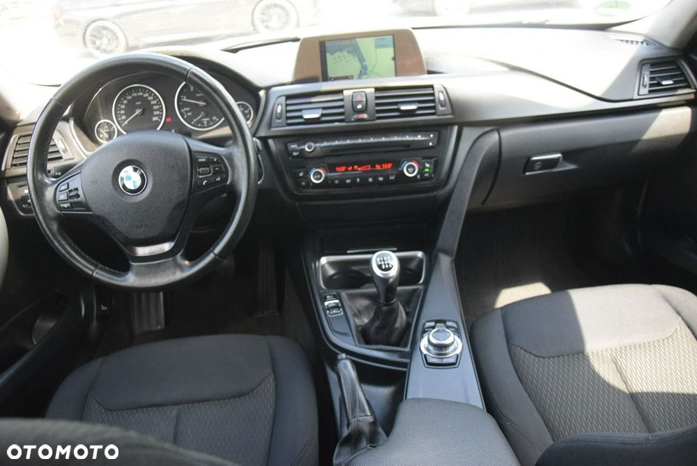 BMW Seria 3 318d Blue Performance - 29