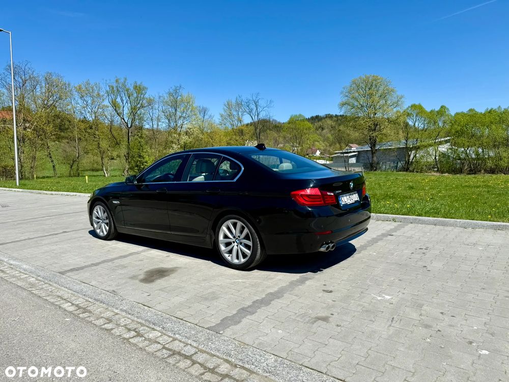 BMW Seria 5 525d xDrive - 5