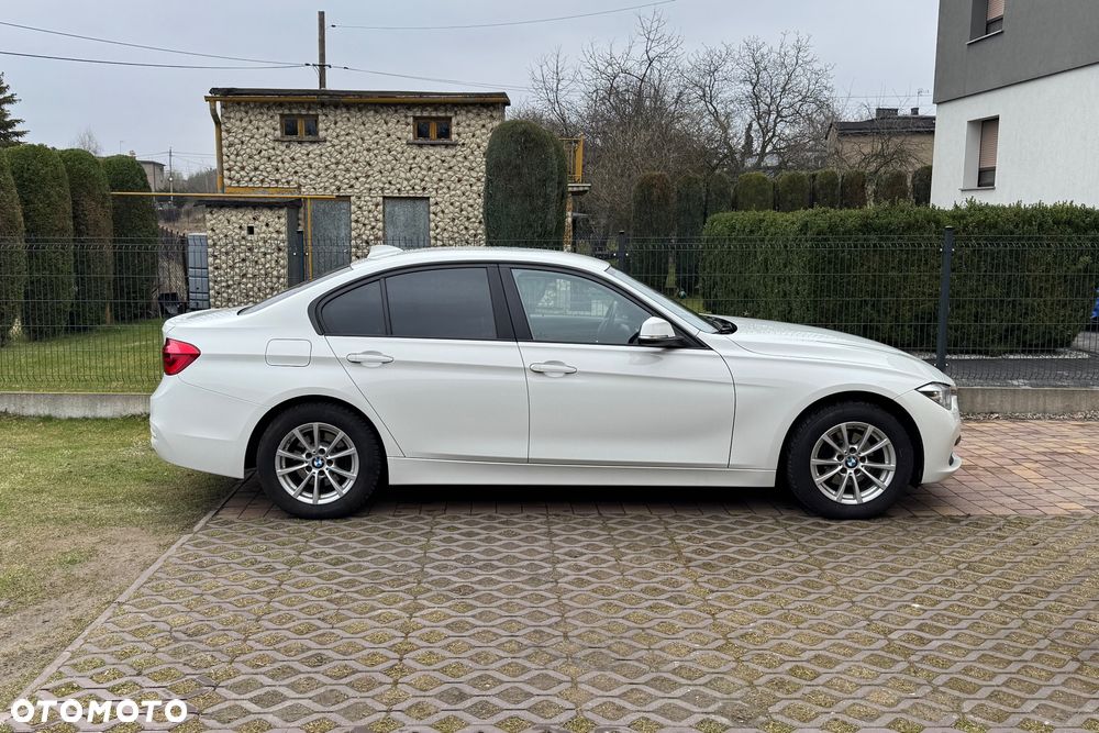 BMW Seria 3 318d Sport Line - 4