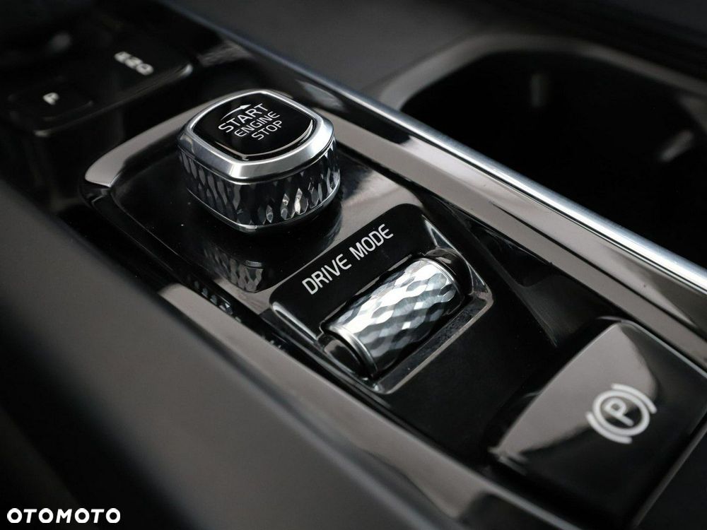 Volvo XC 60 B4 D AWD Momentum - 31
