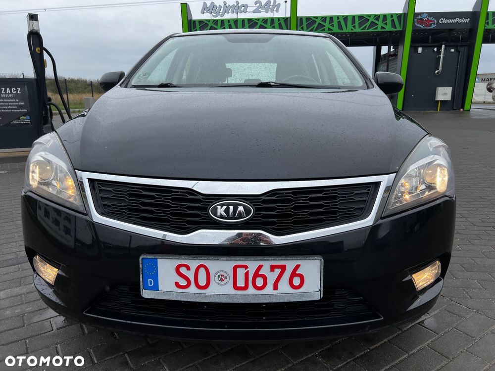 Kia Ceed - 11