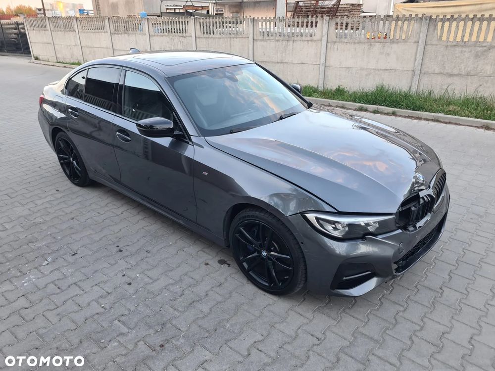 BMW Seria 3 330e M Sport - 8