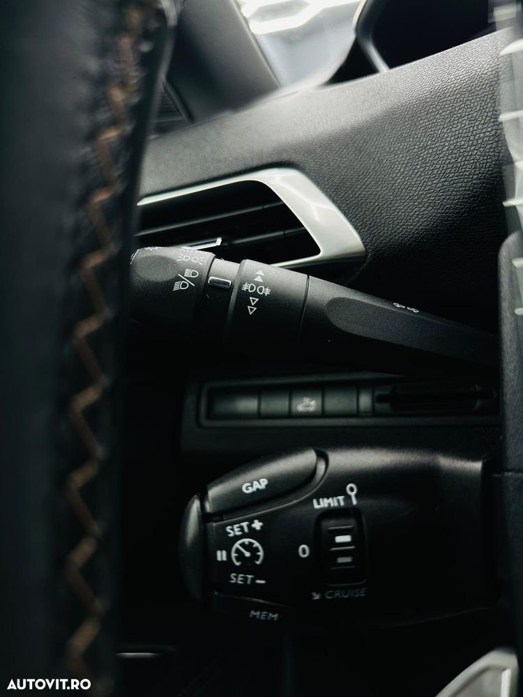 Peugeot 3008 1.5 BlueHDI S&S GT-Line - 32