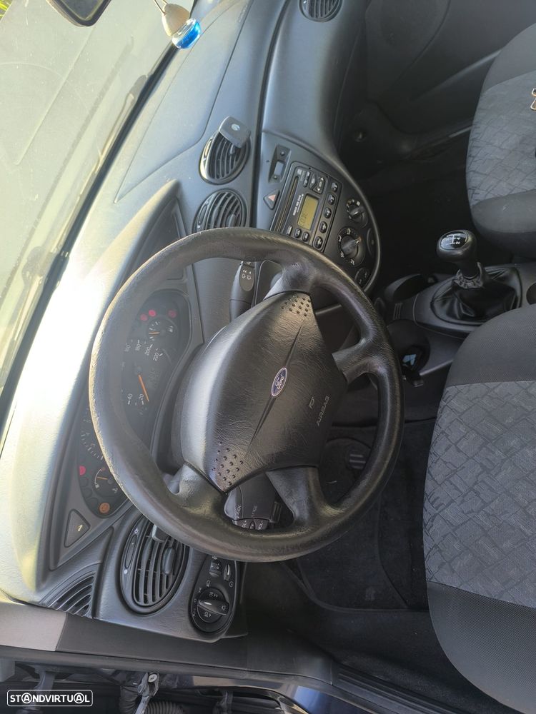 Ford Focus 1.4 Comfort - 4
