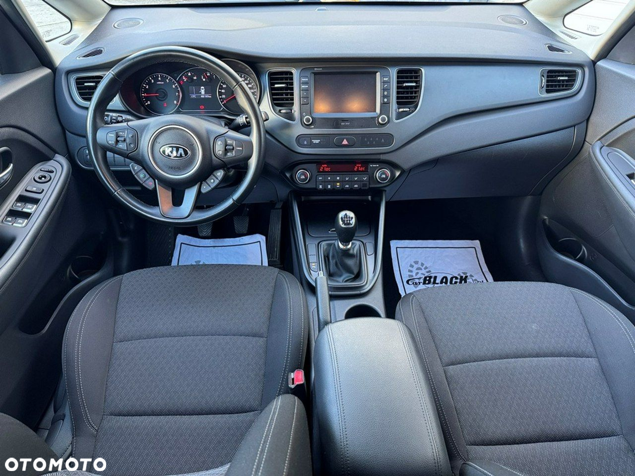 Kia Carens - 5
