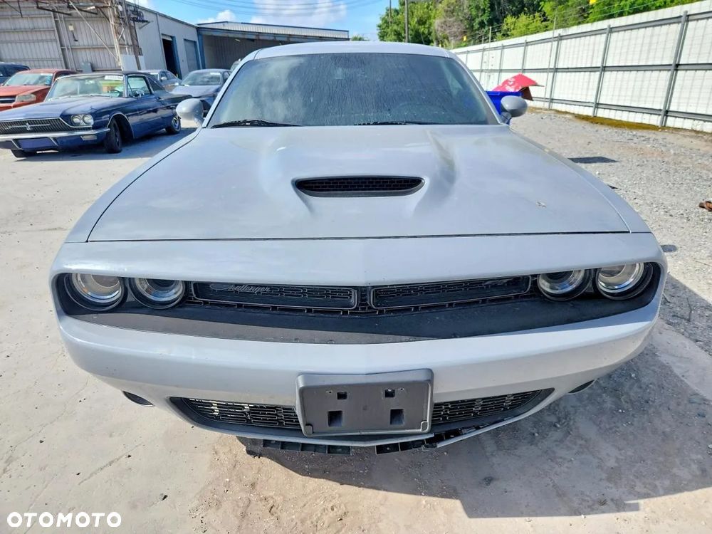 Dodge Challenger - 5