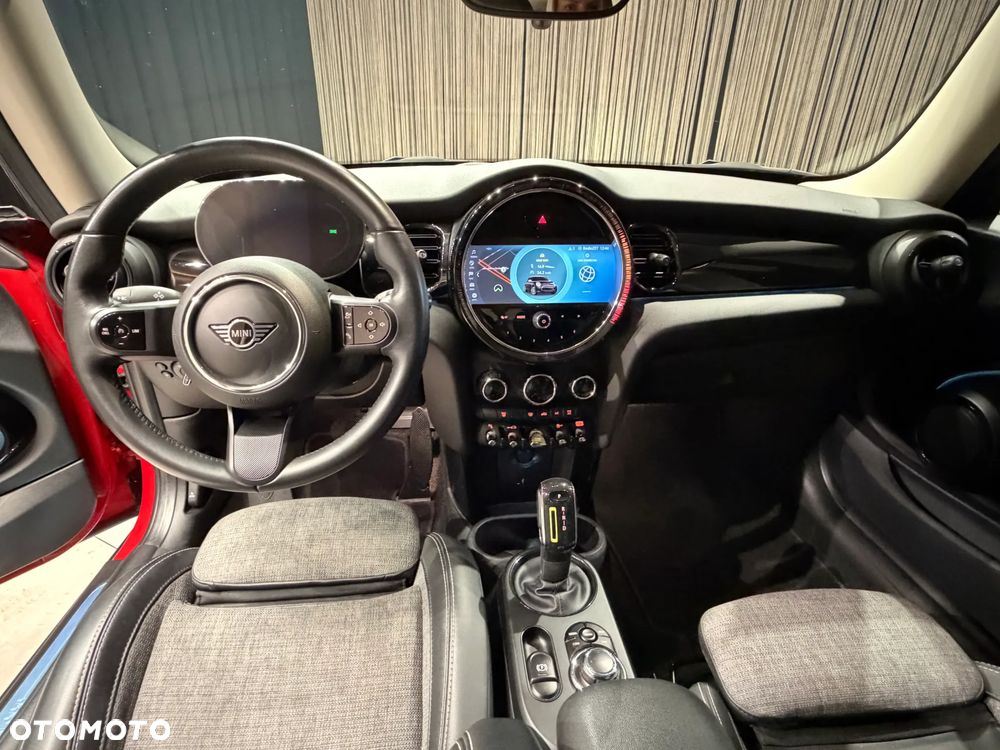 MINI Cooper SE Classic Trim - 10