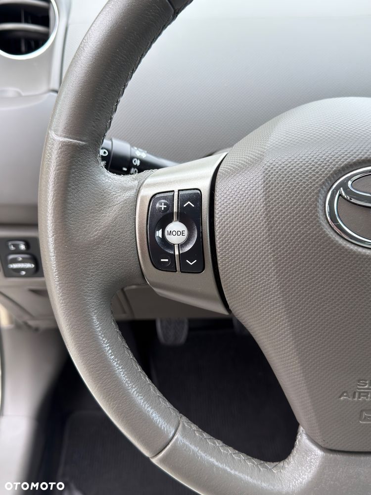 Toyota Yaris 1.33 Prestige - 24