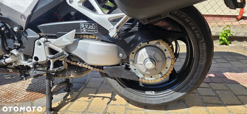 Honda VFR - 12