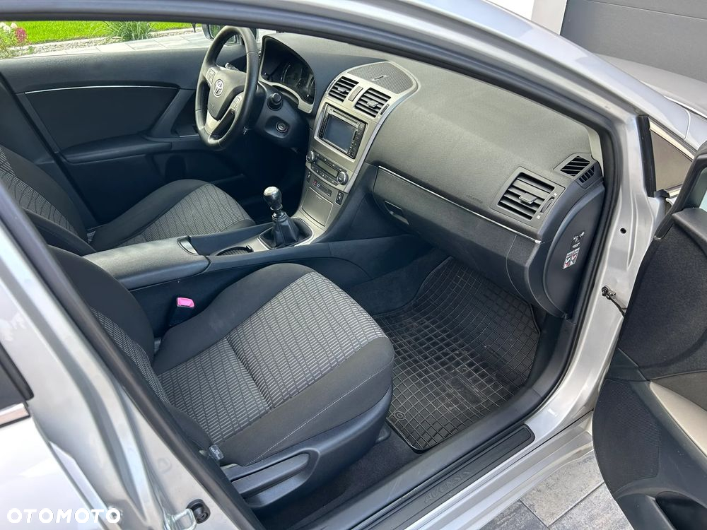 Toyota Avensis 1.8 Sol plus NAVI - 14