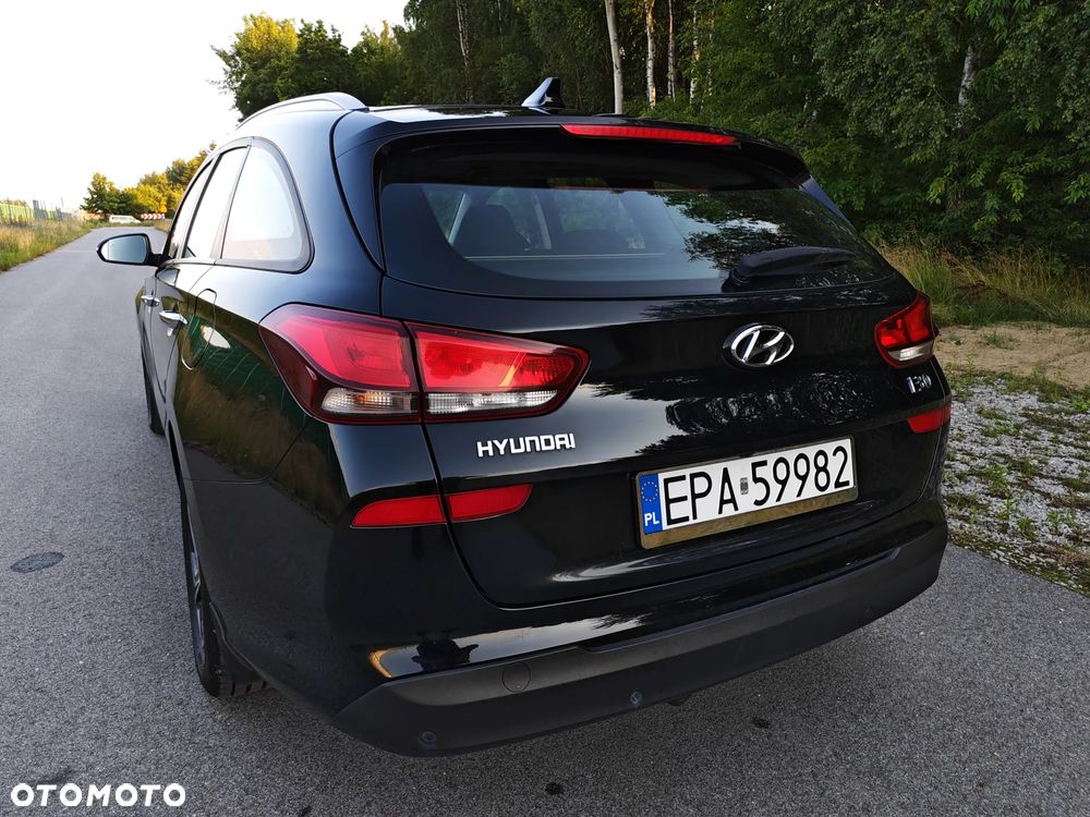 Hyundai i30 blue Kombi 1.6 CRDi Premium - 12