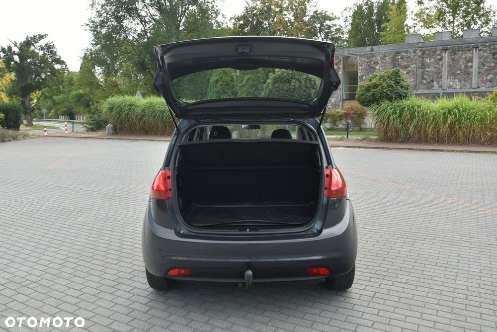 Kia Venga - 24