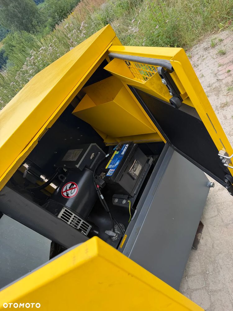 Atlas Copco QES 9 Agregat Prądotwórczy Generator prądu Wyciszony.  2018 rok. Silnik KUBOTA 3 cylindry. Agregat do pracy ciągłej. 2 x 400 VOLT oraz 230. Agregat w Bardzo ładnym stanie jak z Salonu. Sprowadzony z Norwegii. Agregat posiada bardzo dużo zabezpieczeń prądowych. Bezpieczna maszyna! Prądnica MECCALTE ECP3 1L4 najlepsza marka światowa! OKAZJA TANIO Profesjonalny przemysłowy sprzęt! Dokumenty inst. obsługi - 20