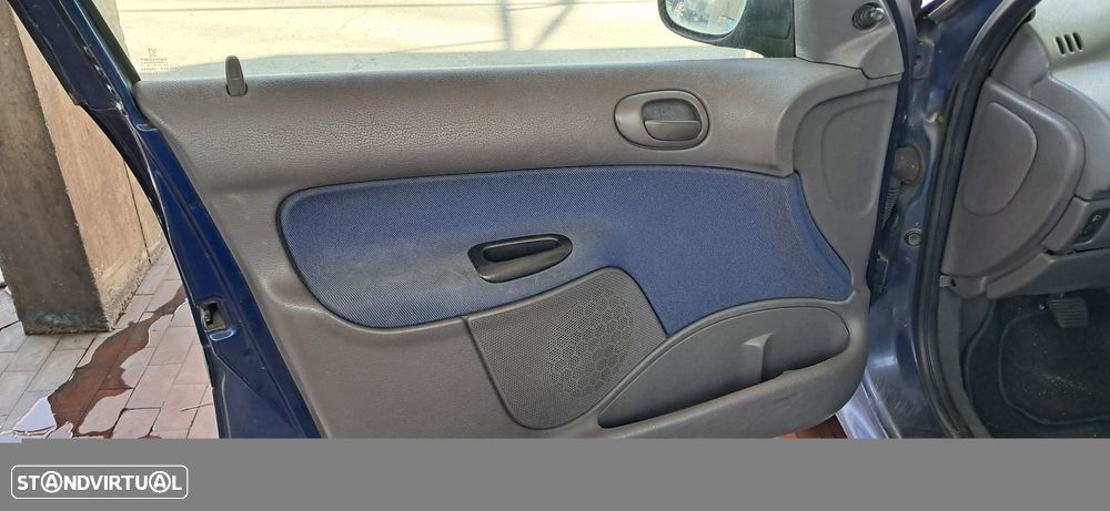 Peugeot 206 1.1 Color Line - 10